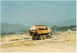 Wetting of main haul road by water tanker