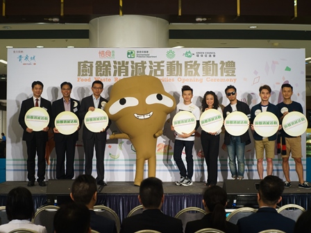 Photo of Officiating guests and the "Big Waster" kicked off the Food Waste Reduction Activities in Eastern District together on stage