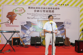 Chairman of Kwun Tong District Environment and Hygiene Committee, Mr Lau gave an opening speech