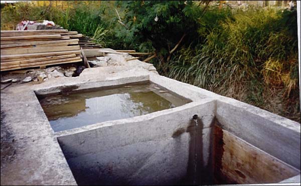 铺设沉淀池处理清洗车辆污水