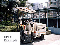 可 碾 碎 接 近 沙 井 或 渠 位 的 路 面 的 小 型 碾 路 機 圖 片 