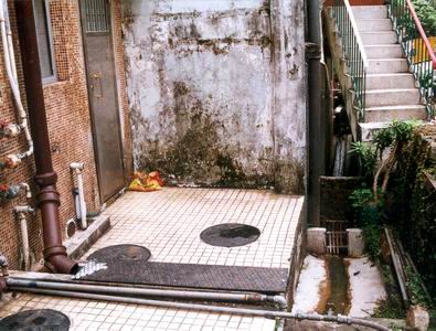 村屋化糞池滿溢時會影響附近泳灘的水質