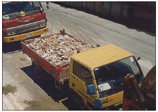 在卸土車上的揚塵物料沒有被遮蓋