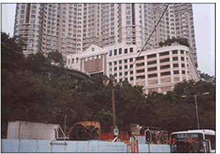 鄰近工地的浪翠園