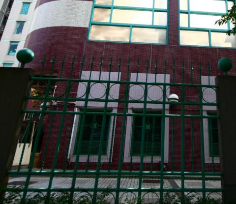 photo of vertical barrier