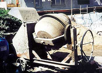 Concrete mixer (electric)