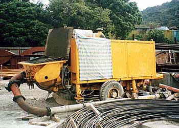 Concrete pump, stationary mounted