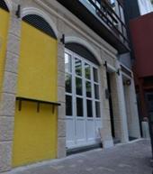 在營運時間適當地關好門戶