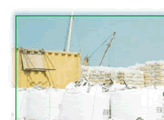 原料包裝妥當，放在托墊上貯存