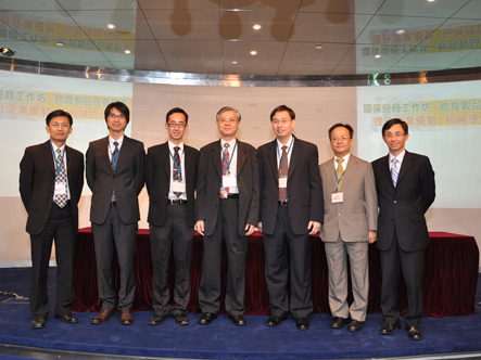 Representatives from the Environmental Protection Department and the guest speakers in a group photo