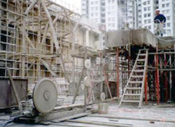 Use wire saw for concrete cutting