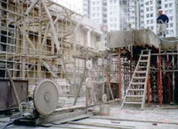 Use wire saw for concrete cutting