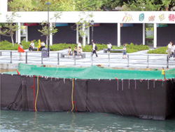 Silt curtain to screen the cooling water intake of air conditioning system