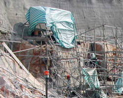 Dust shelter for slope stabilization work