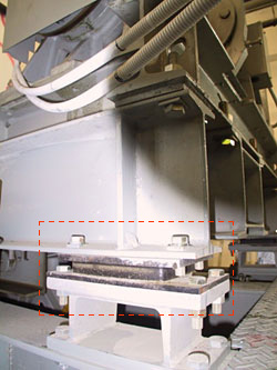 Use anti-vibration pad between the vibrating part of the machine and the fixed structure to avoid structural vibration transmission.