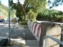 Erection of concrete blocks at the entrance and exit of the car park