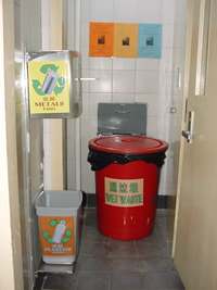 In Lei King Wan, residents help enhancing the quantity of waste recovered by stacking waste paper on the shelf installed on the wall in the refuse room on each floor and putting metals and plastics in designated collection bins.