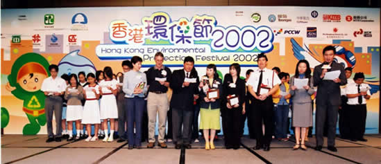 Environmental pledge by Environmental Protection Ambassadors led by Mr. Robert Law, Mr. Ronnie Wong, Ms. Carrie Yuen, Area Director of Zonta International, District 17, Mrs. Gloria K.P. Chan, District Governor 2002-2003, Rotary International District 3450 (Hong Kong, Macau and Mongolia), Ms. Teresa K.F. Mann, District Governor 2002-2003, Lions Clubs International District 303 Hong Kong and Macau and Dr. W.K. Yau, Chairman of Training Committee, The Boys' Brigade, Hong Kong