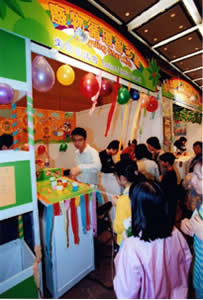 Eastern District Council's game booth "Recycling Smart Kids"