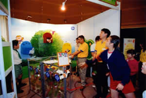 中華電力有限公司遊戲攤位 「廢物回收」