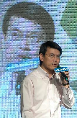 The Secretary for the Environment, Mr Edward Yau, speaks at the Air Summit held by the Council for Sustainable Development today (December 17)