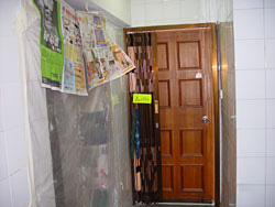 Use plastic sheets to cover all indoor entrances to the premises undergoing renovation works to minimize odour and dust emission.