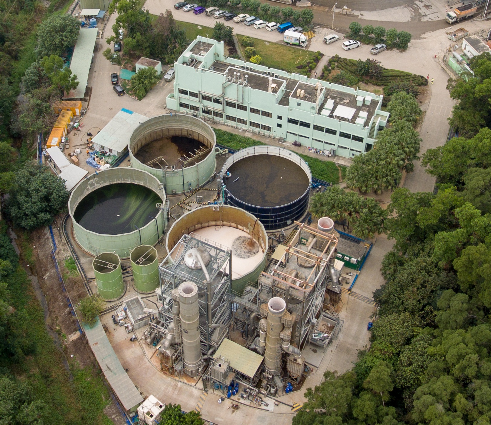 新界西堆填区的渗滤污水处理设施图