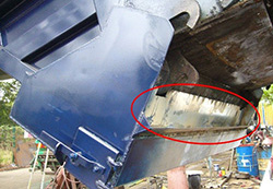 污水收集缸必须能收集及储存从车身、压缩机及垃圾斗产生的废物污水。污水收集缸并须设有防止污水外溅挡板，避免污水在垃圾车泊车和行驶时从收集缸溅出。