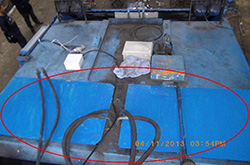 如车尾顶部设有开口，须安装由耐用材料制成的遮档板，以有效将开口遮盖。