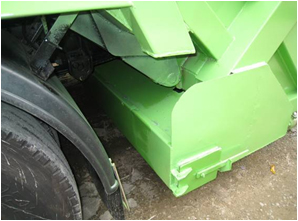 为已配备尾盖及污水缸的垃圾车进行单项改善工程，例如加装额外遮档板以改善覆盖效果或改装污水缸以防止污水外溅。