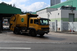 此举是防止废物收集车驶离转运站后污染附近环境。