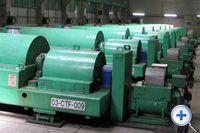 在污水处理厂内以机械...