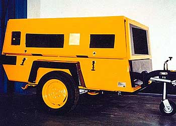 空 氣 壓 縮 機 ， 貼 有 噪 音 標 籤 及 聲 功 率 級 ≦ (標 籤 上 的 聲 功 率 級 )