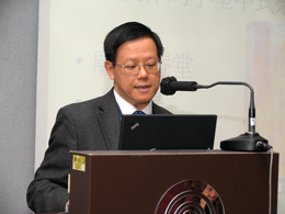 香港生產力促進局方湛樑先生介紹廟宇、火葬場及其他祭祀場所燃燒紙錢的空氣污染控制指引