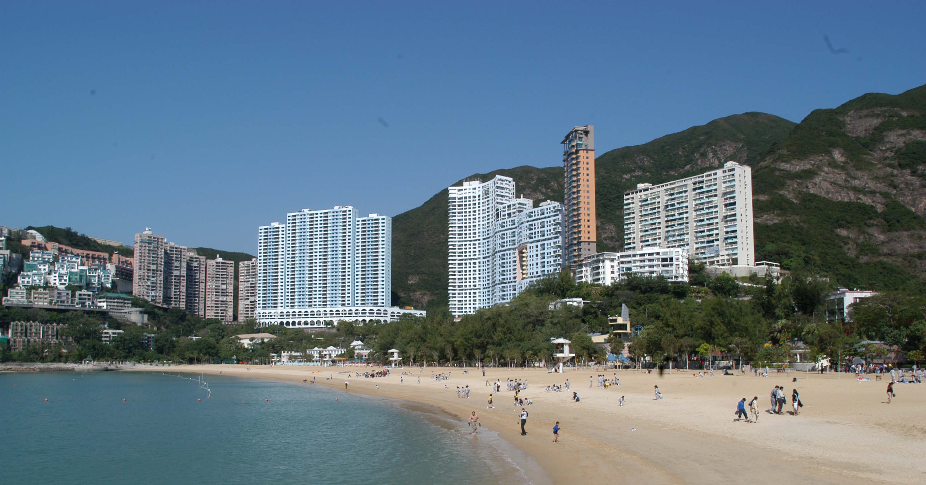 Какое море в гонконге. Какое море в гонконге. Пляжи гонконга фото. Гонг конг пляжи. Repulse bay beach.