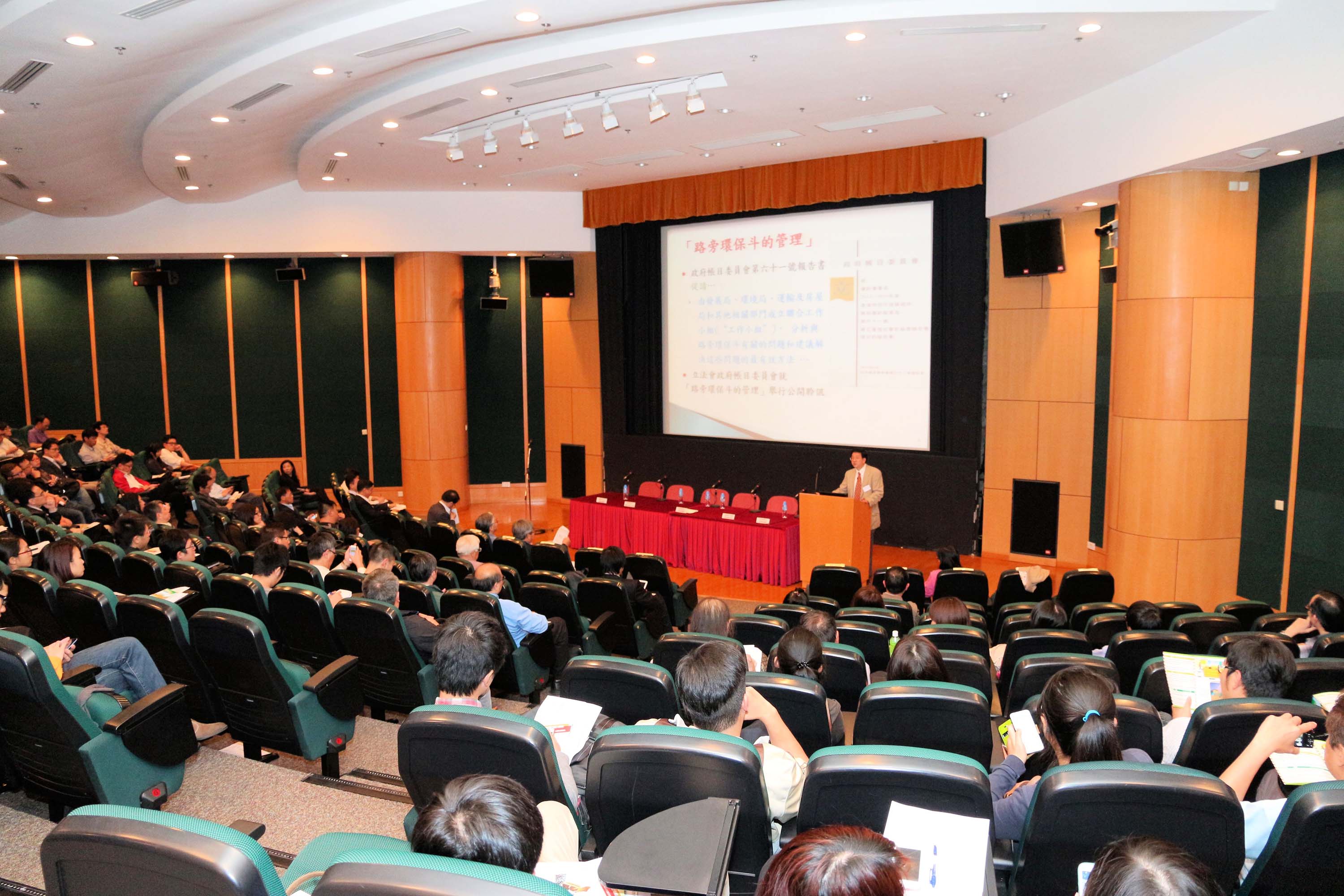 工作坊吸引了超過180名建造業及相關運輸業的人士出席。