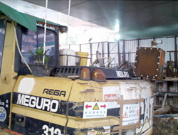 裝有炭過濾器的挖土機