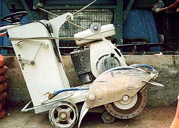 混 凝 土 鋸 (汽 油 )